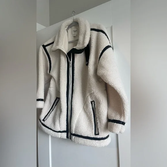 Abercrombie & Fitch Ivory and Black Fleece Jacket - Picture 2 of 6